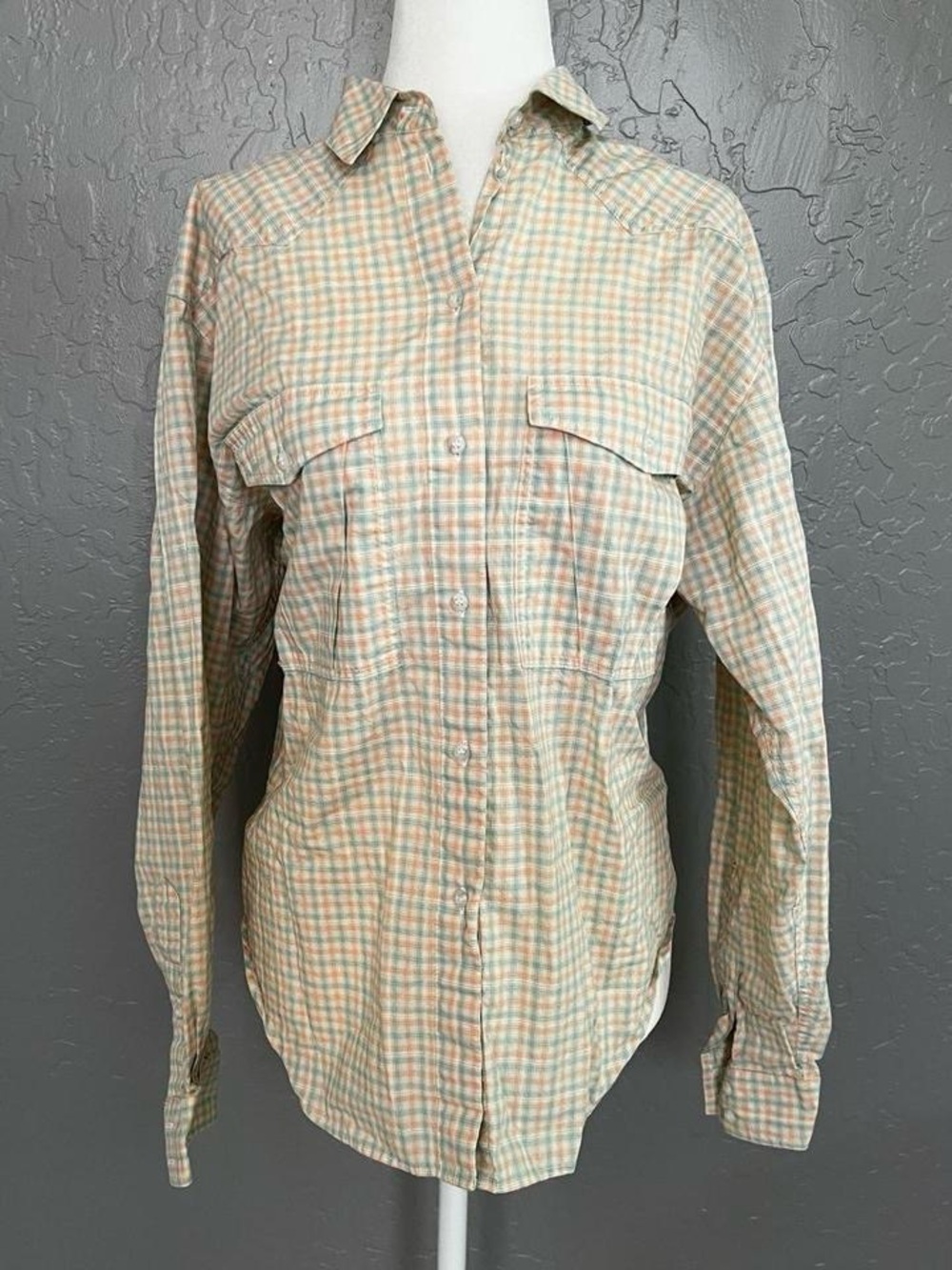 Long-Sleeve Plaid Button-Up Shirt in Light Green & Cream